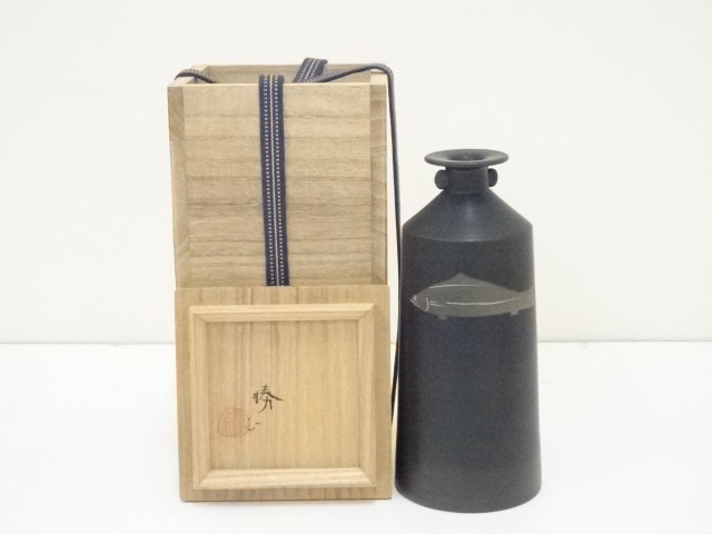 JAPANESE POTTERY FLOWER VASE / FISH MOTIF 